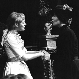 three-sisters-with-glenda-jackson